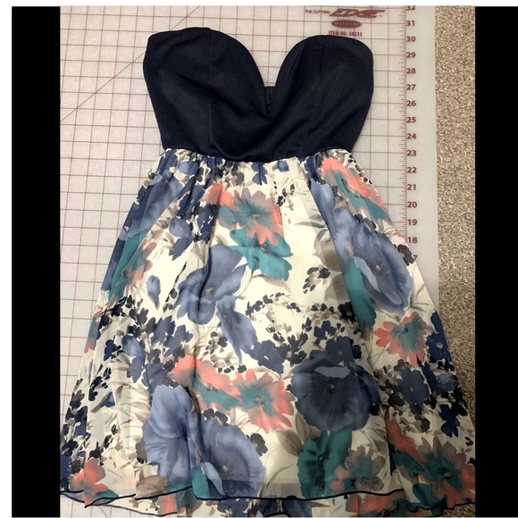 Trac Dresses & Skirts - Trac Women’s Floral Dress.     .267